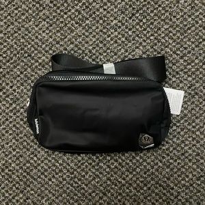 Lululemon Everywhere Belt Bag- Black